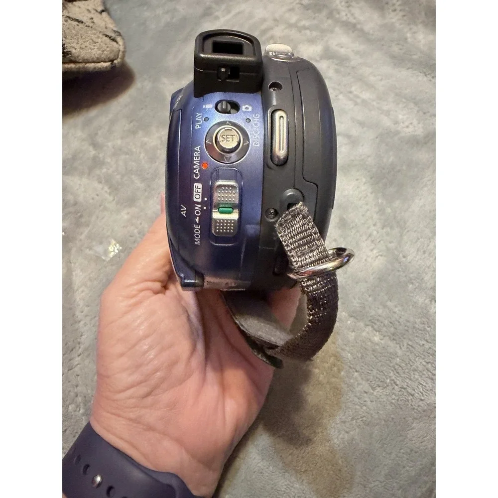 Canon DC210‎ DVD Video Camcorder 35x Optical Zoom  W/ Battery & Charger +Bag